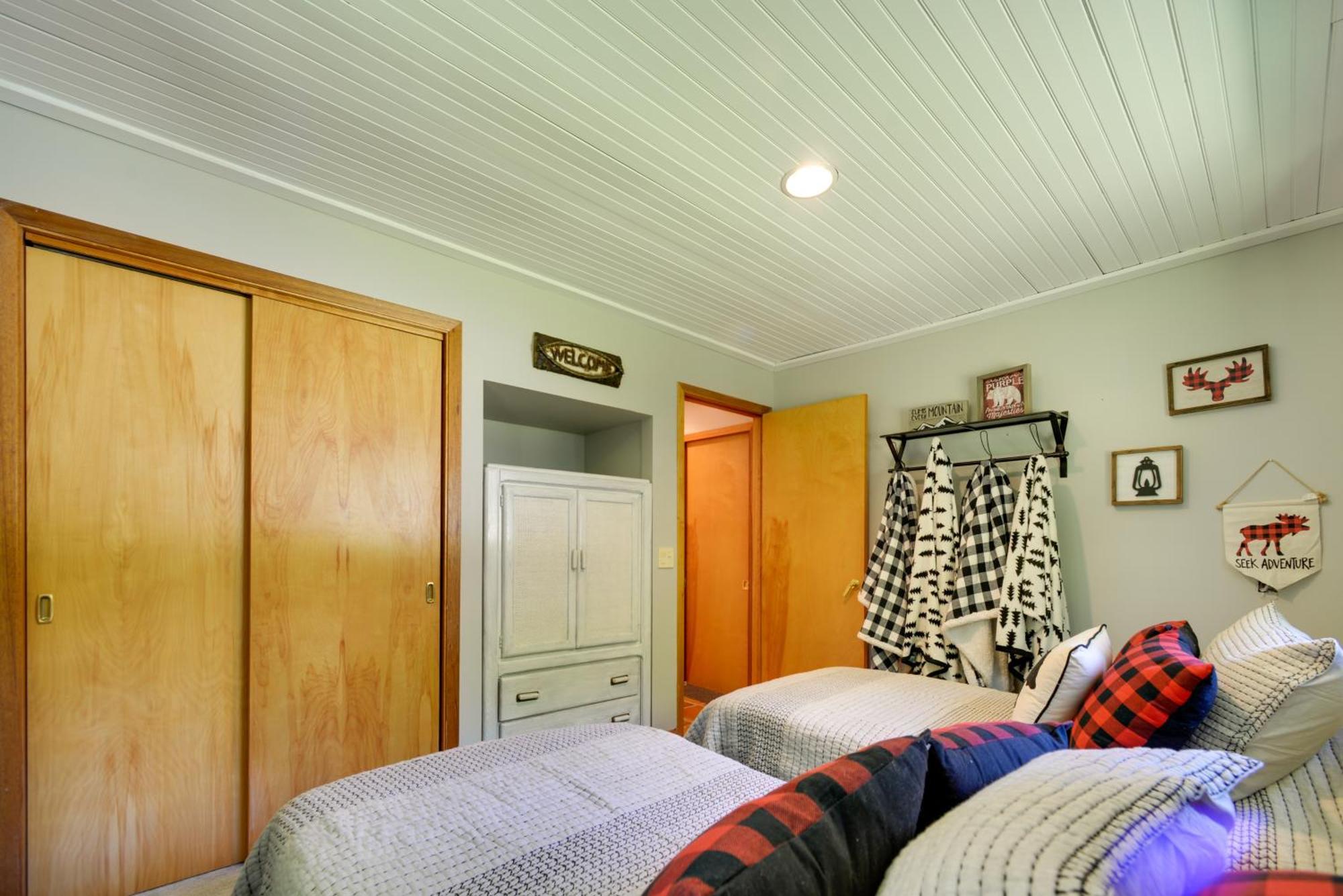 Wilmington Retreat With Deck, Lake Views And Game Room Ngoại thất bức ảnh