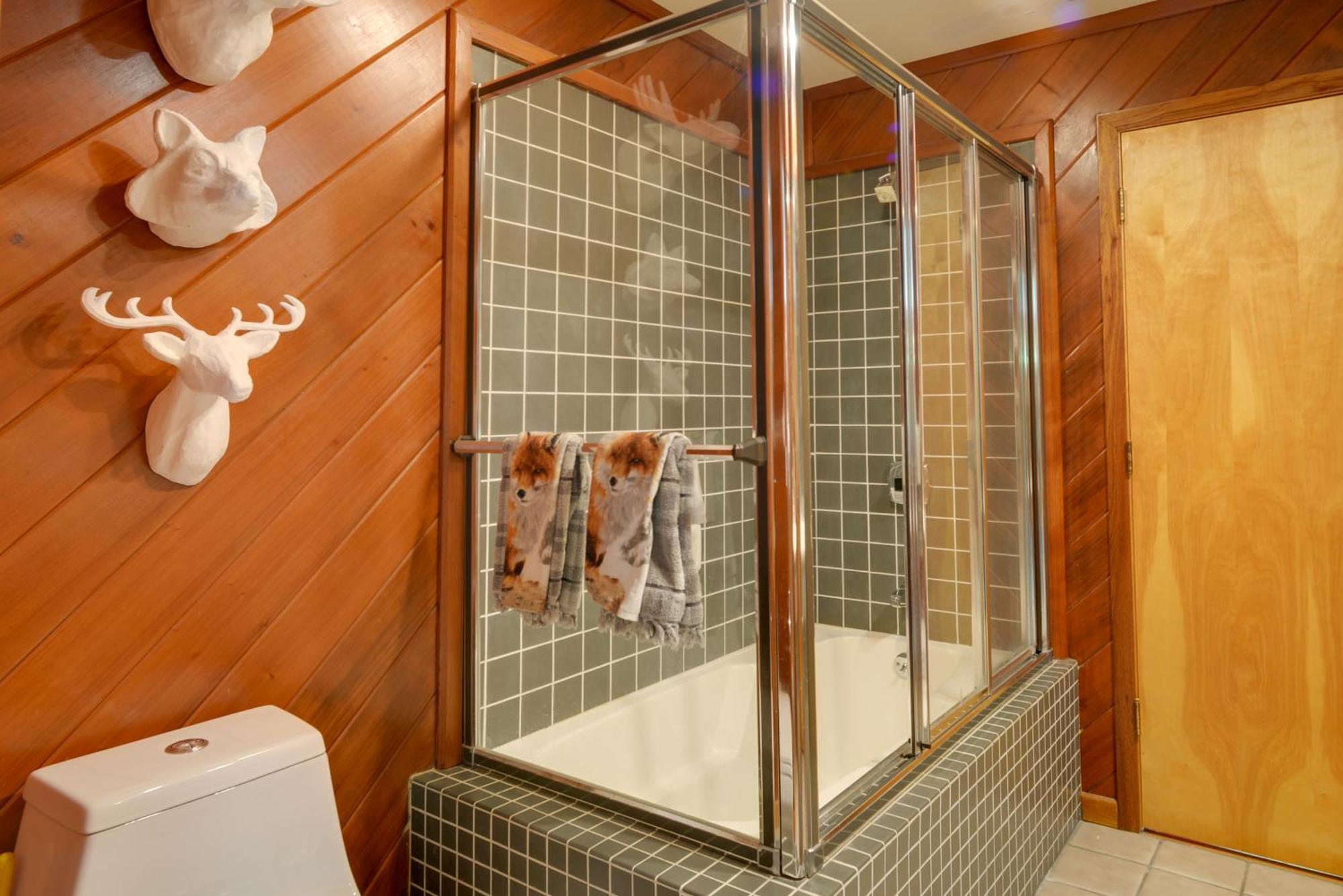 Wilmington Retreat With Deck, Lake Views And Game Room Ngoại thất bức ảnh