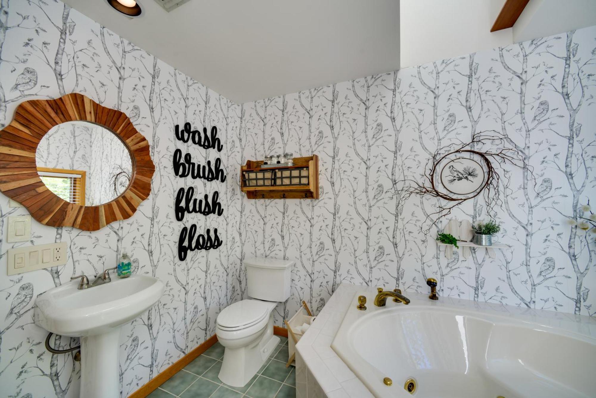 Wilmington Retreat With Deck, Lake Views And Game Room Ngoại thất bức ảnh