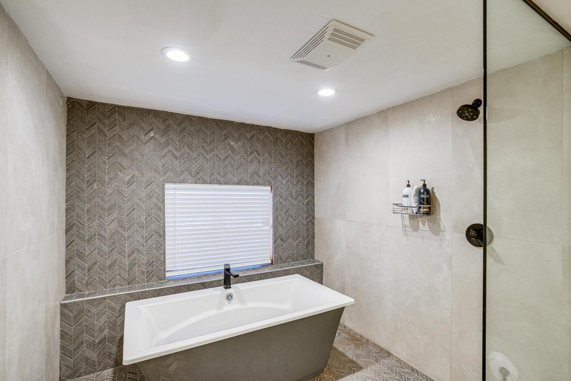 Wilmington Retreat With Deck, Lake Views And Game Room Ngoại thất bức ảnh