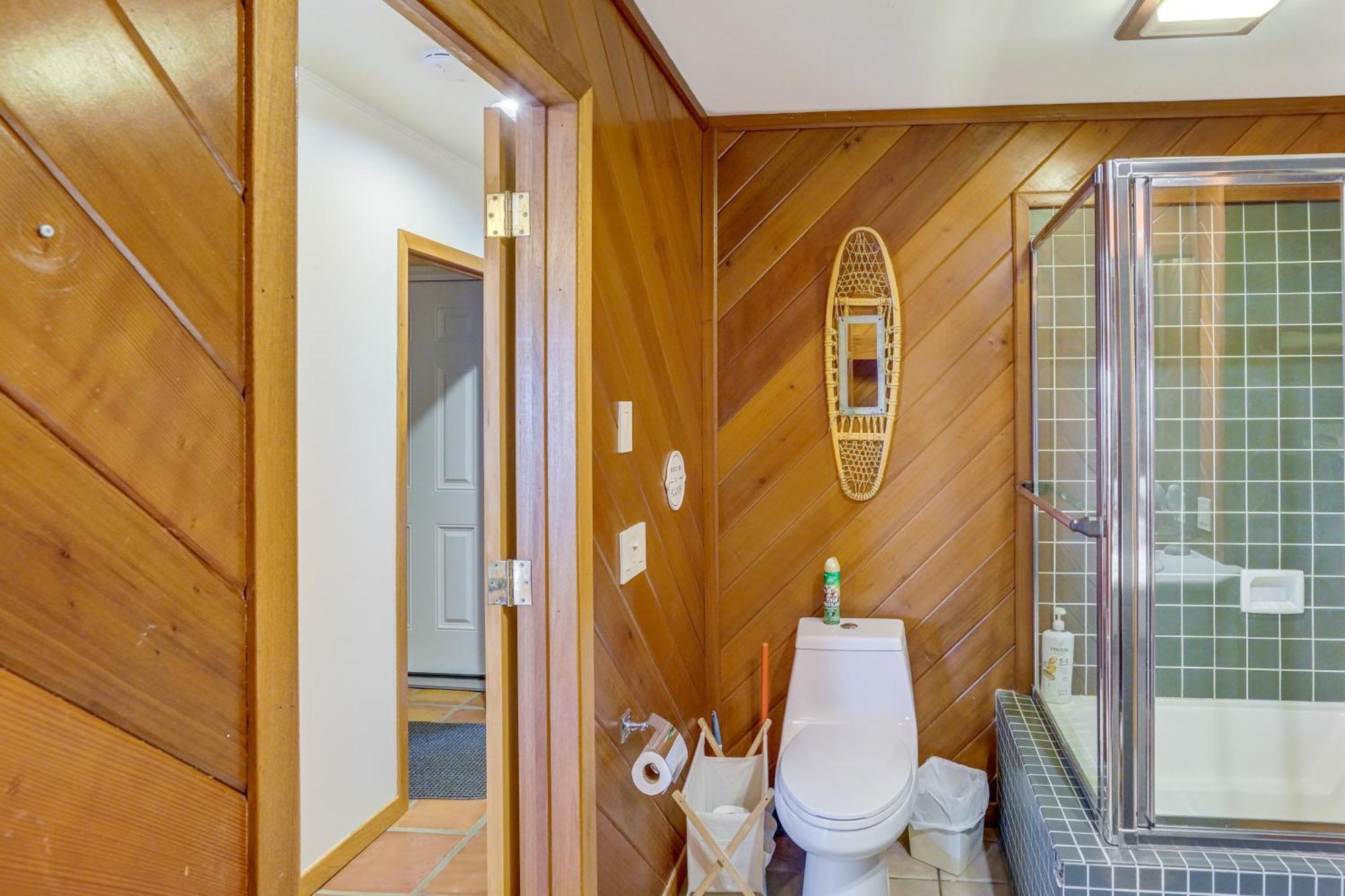 Wilmington Retreat With Deck, Lake Views And Game Room Ngoại thất bức ảnh
